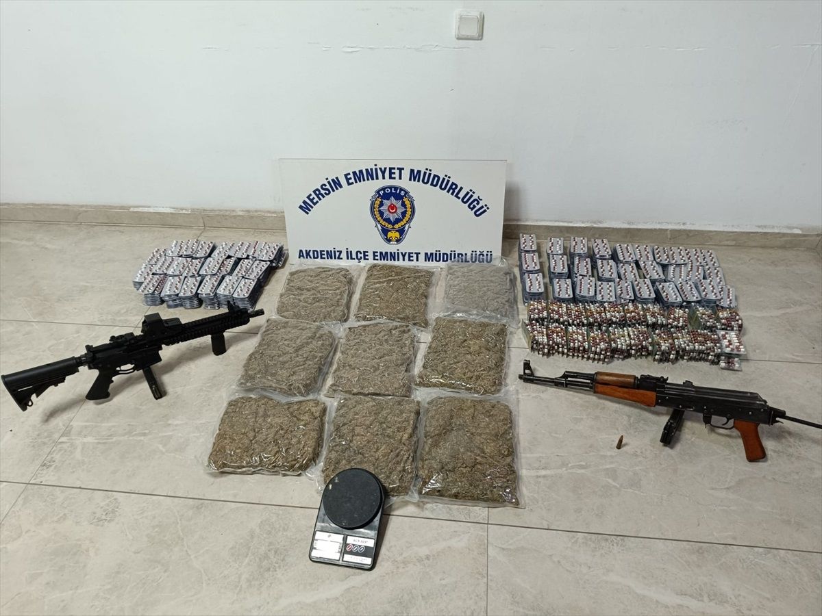 Mersin\'de Silah ve Uyuşturucu Operasyonu