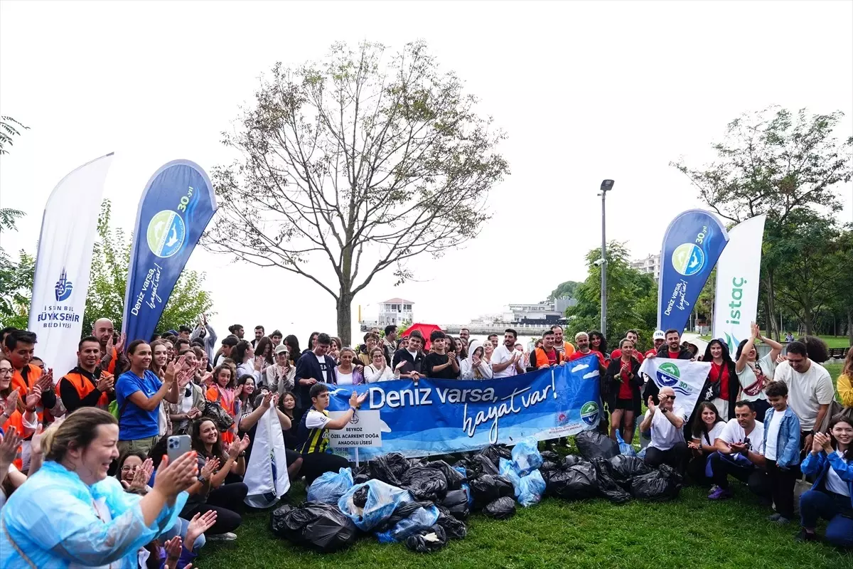 Kadıköy\'de Kıyı Temizliği Yapıldı