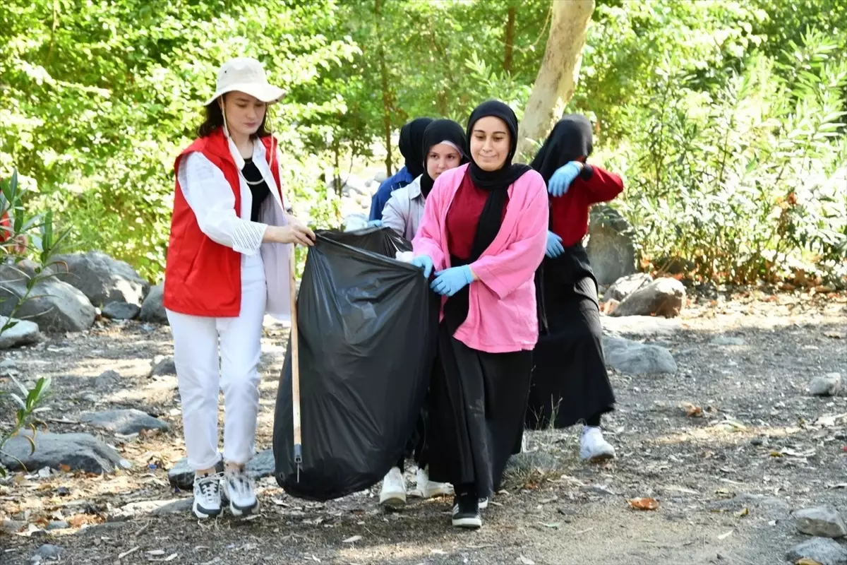 Osmaniye\'de Gençler Çevre Temizliği Yaptı