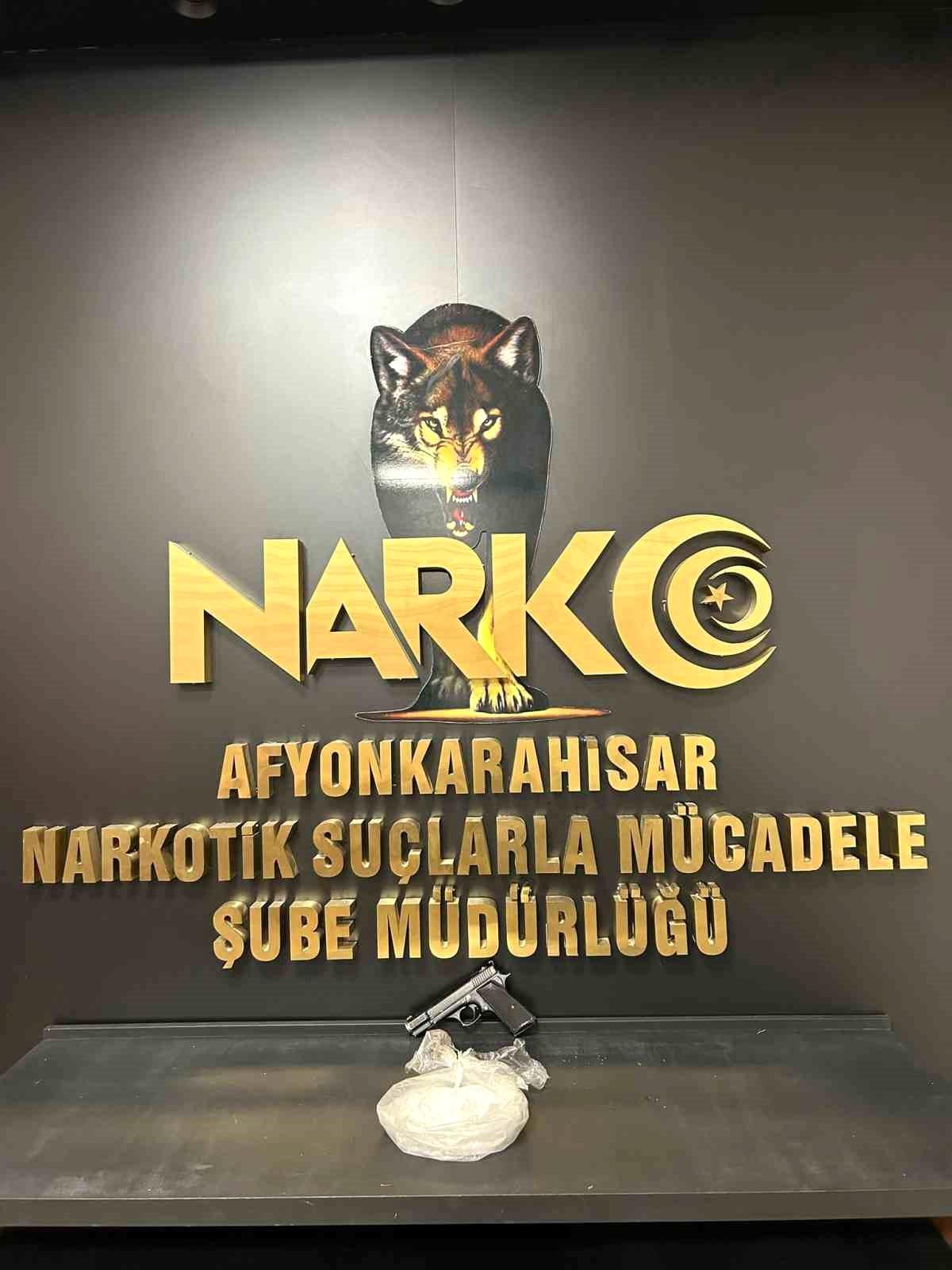 Afyonkarahisar\'da Uyuşturucu ve Silah Yakalandı