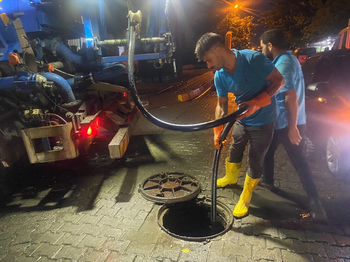 Şanlıurfa\'da Sağanak Yağış Etkili Oldu