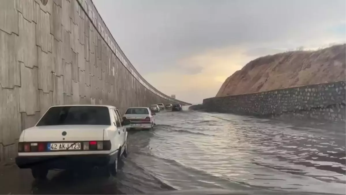 Şanlıurfa\'da Sağanak Yağış Hayatı Olumsuz Etkiledi