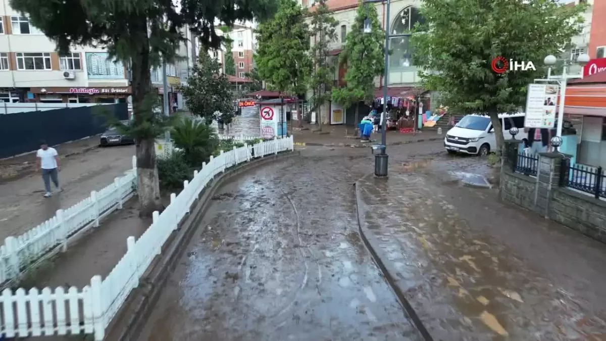 Trabzon Araklı\'da Şiddetli Yağışlar Sel Felaketine Neden Oldu