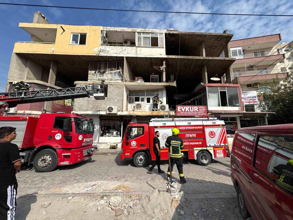 Mersin\'de Kitapçıda Yangın Çıktı