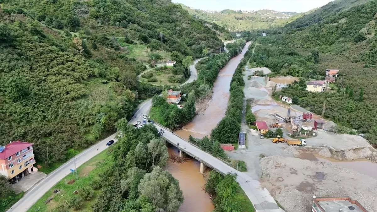 Trabzon\'da Taşkın ve Heyelan Temizlik Çalışmaları Sürüyor