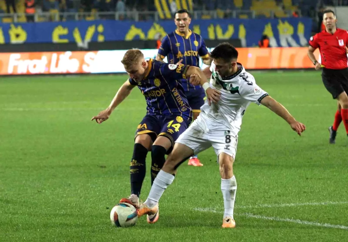 Ankaragücü, Sakaryaspor\'u 2-1 Mağlup Etti