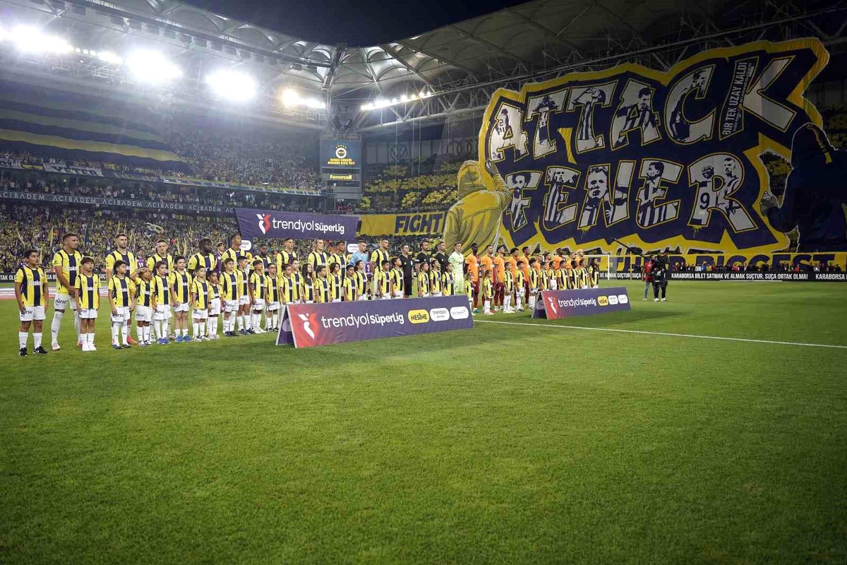 Fenerbahçe-Galatasaray Derbisi Golsüz Başladı