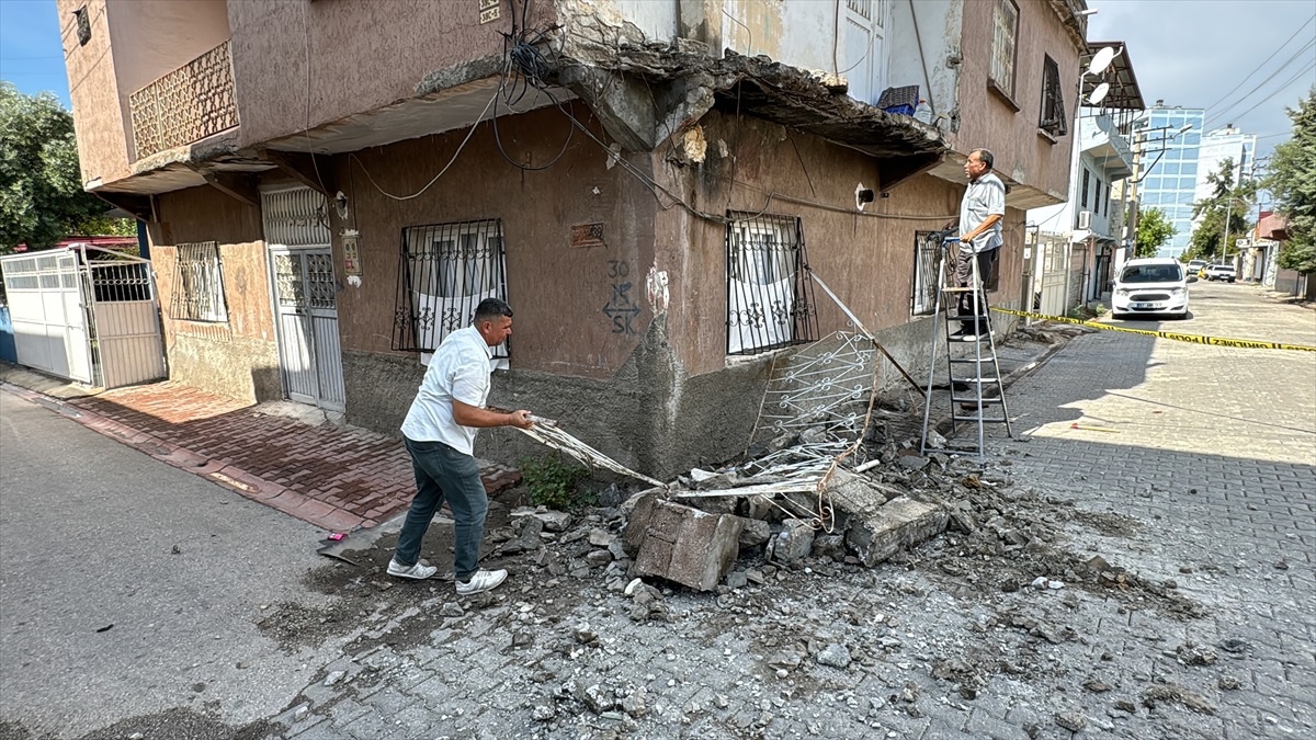 Adana\'da Fırtına Ev Yıktı