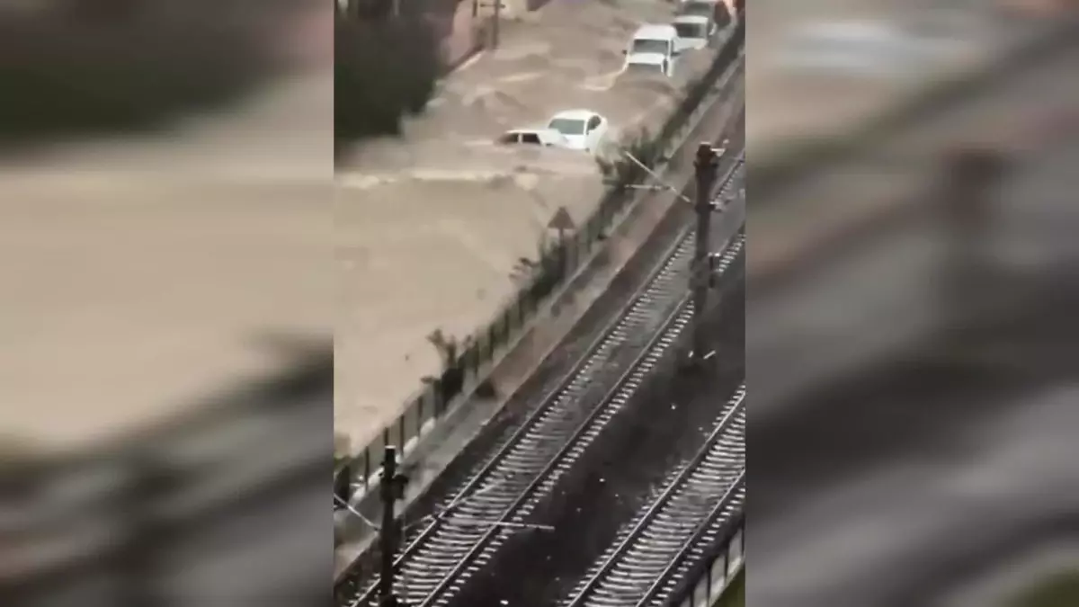 Adana\'da Şiddetli Yağmur Sel Baskınına Neden Oldu