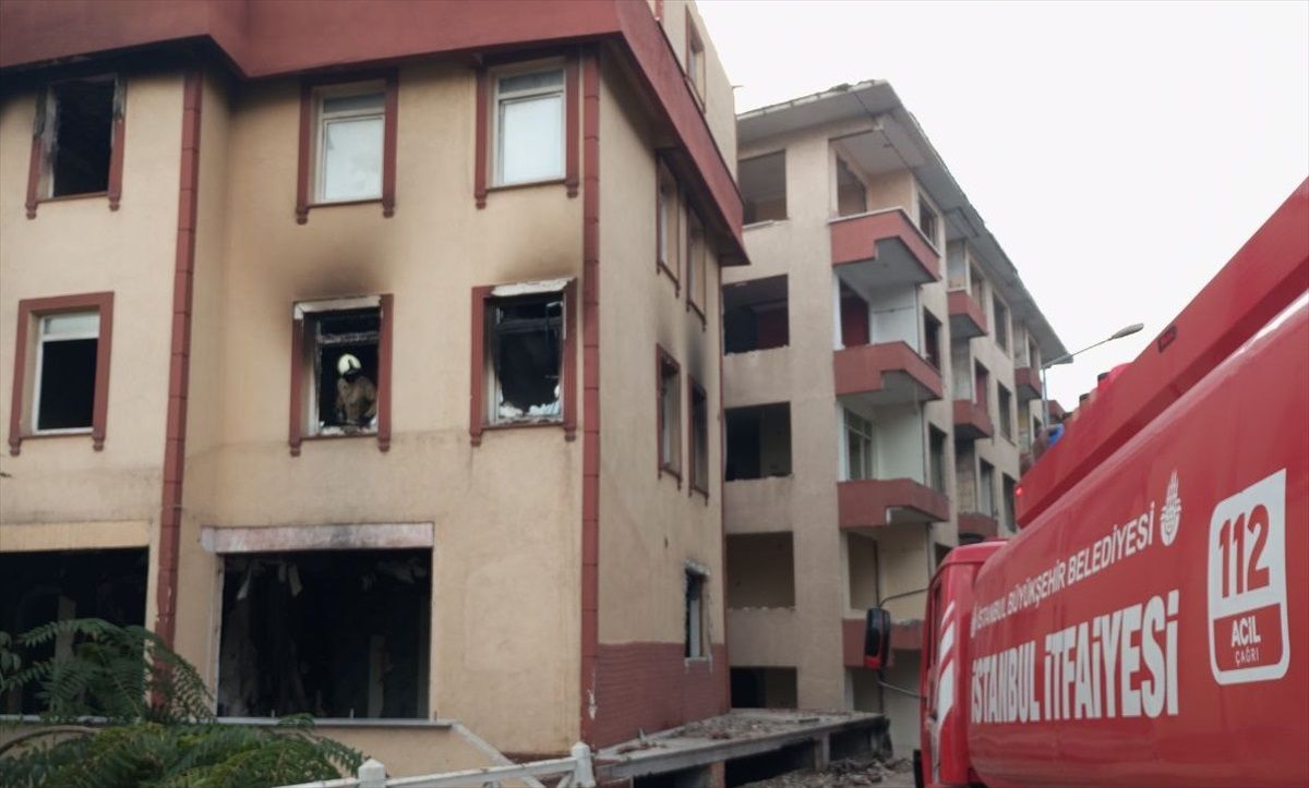 Avcılar\'da Metruk Binada Yangın