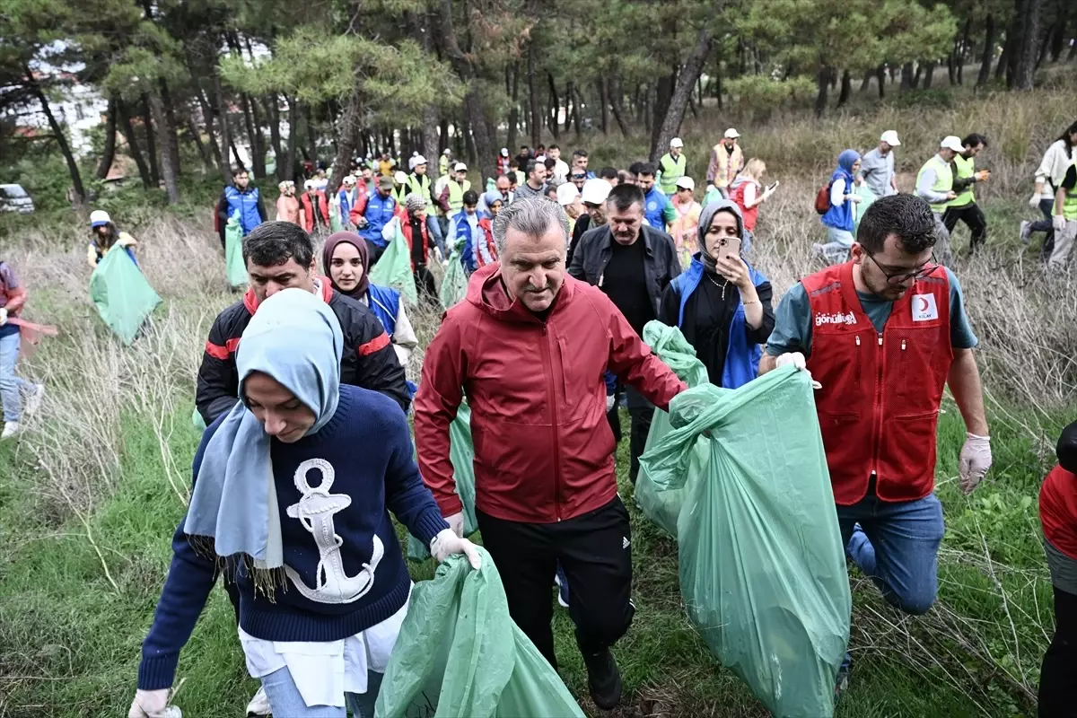 Bakan Bak, Dünya Temizlik Günü\'nde Aydos Ormanı\'nda