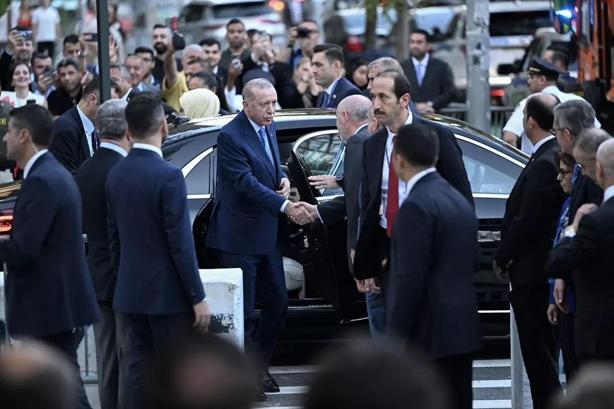 Cumhurbaşkanı Erdoğan, New York\'ta Sevgi Gösterileriyle Karşılandı