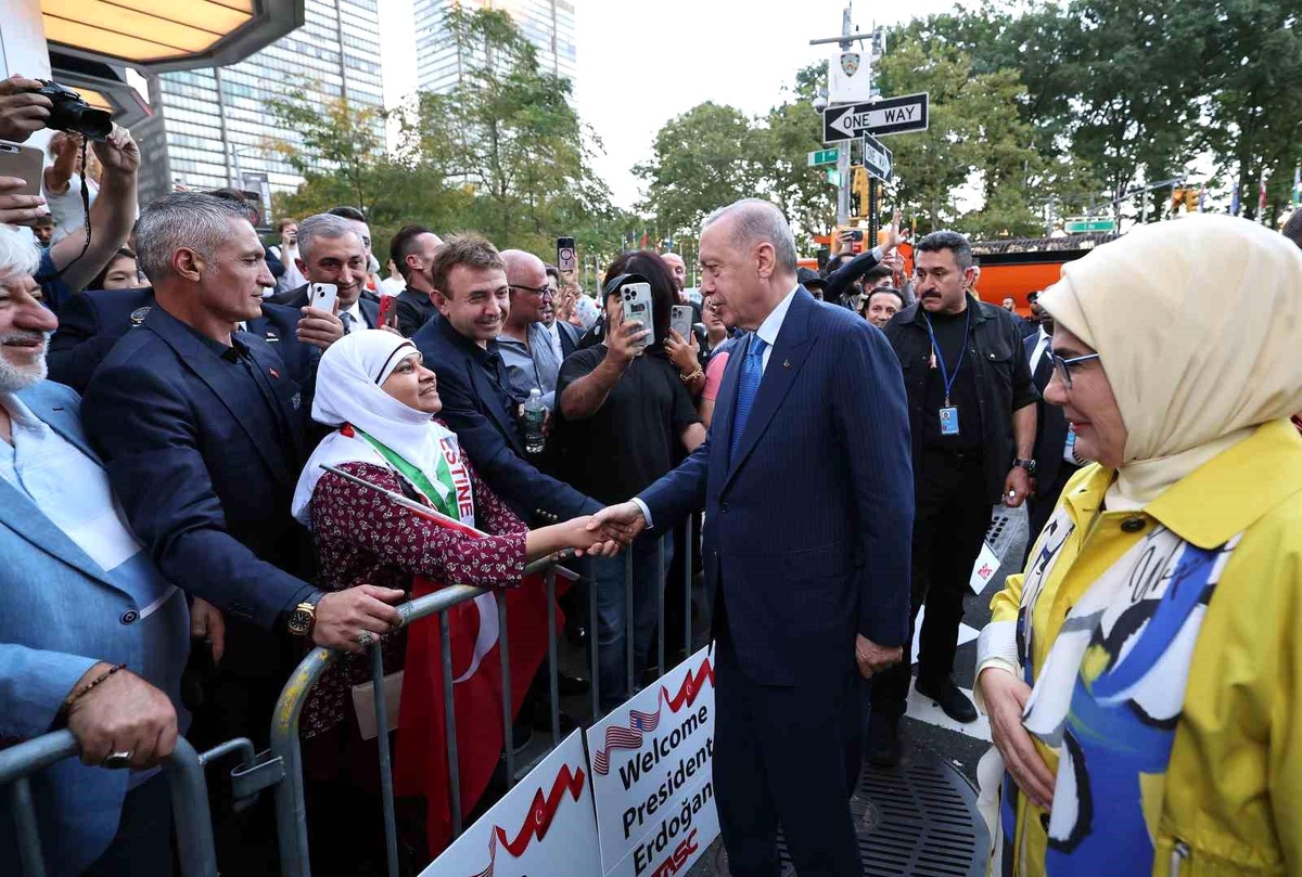 Cumhurbaşkanı Erdoğan, New York\'ta TÜRKEN Vakfı\'nı Ziyaret Etti