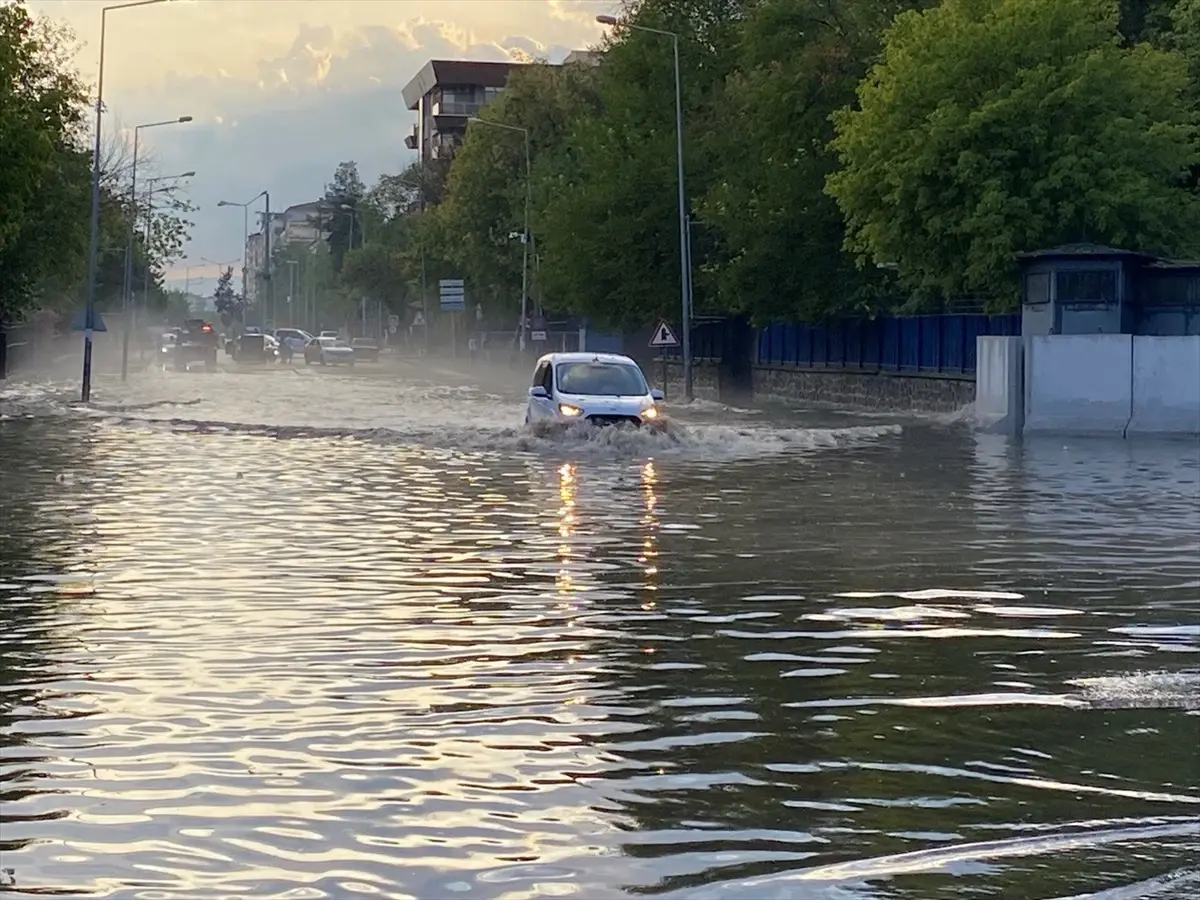 Diyarbakır\'da Sağanak ve Dolu Etkili Oldu