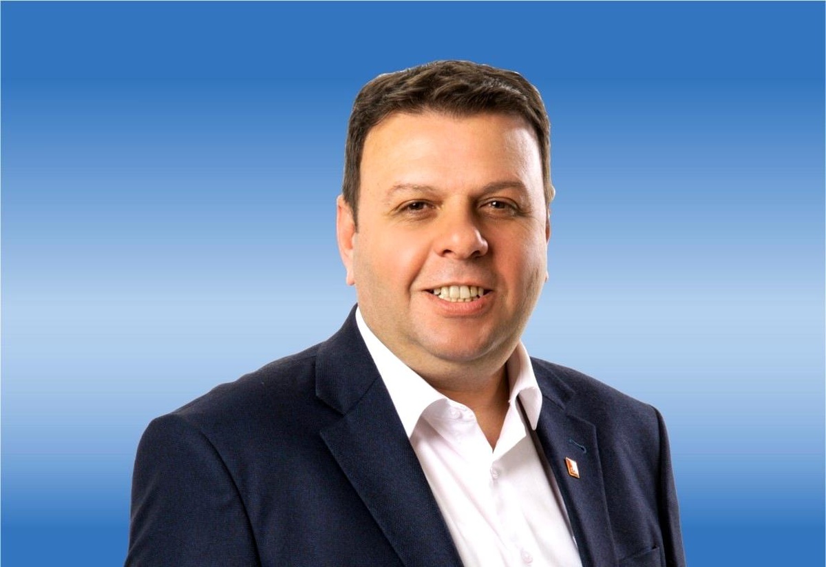 CHP\'li Vekil Ün\'ün Cipinde Kaçak Sigara Aparatları Ele Geçirildi