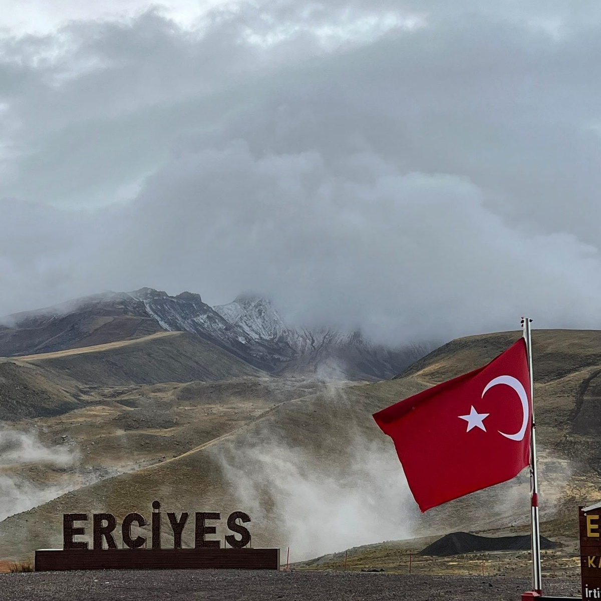 Erciyes Dağı\'na Kar Yağdı