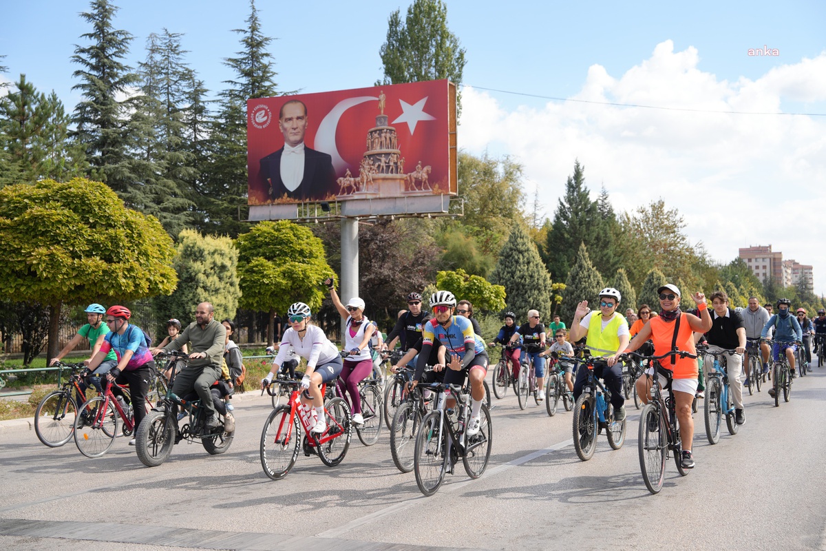 Eskişehir\'de Bisiklet Turu ile Arabasız Gün Kutlandı