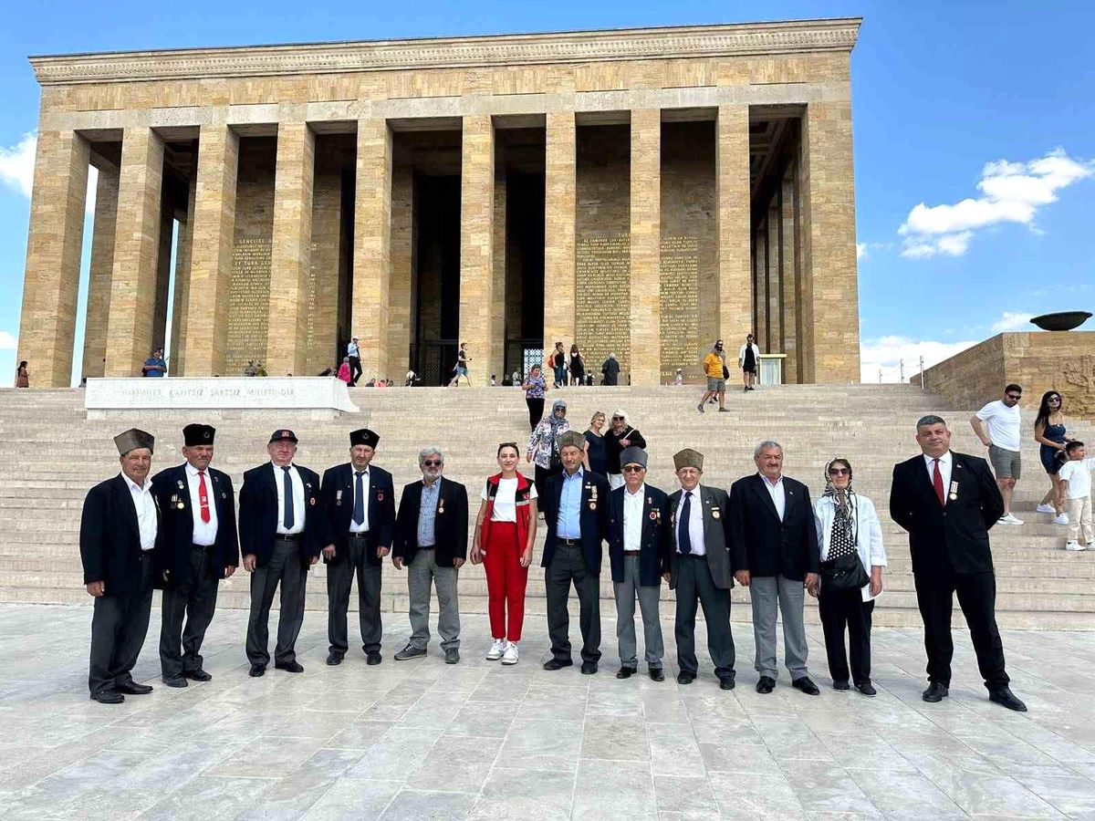 Bilecik\'ten Gazilere Anıtkabir Ziyareti