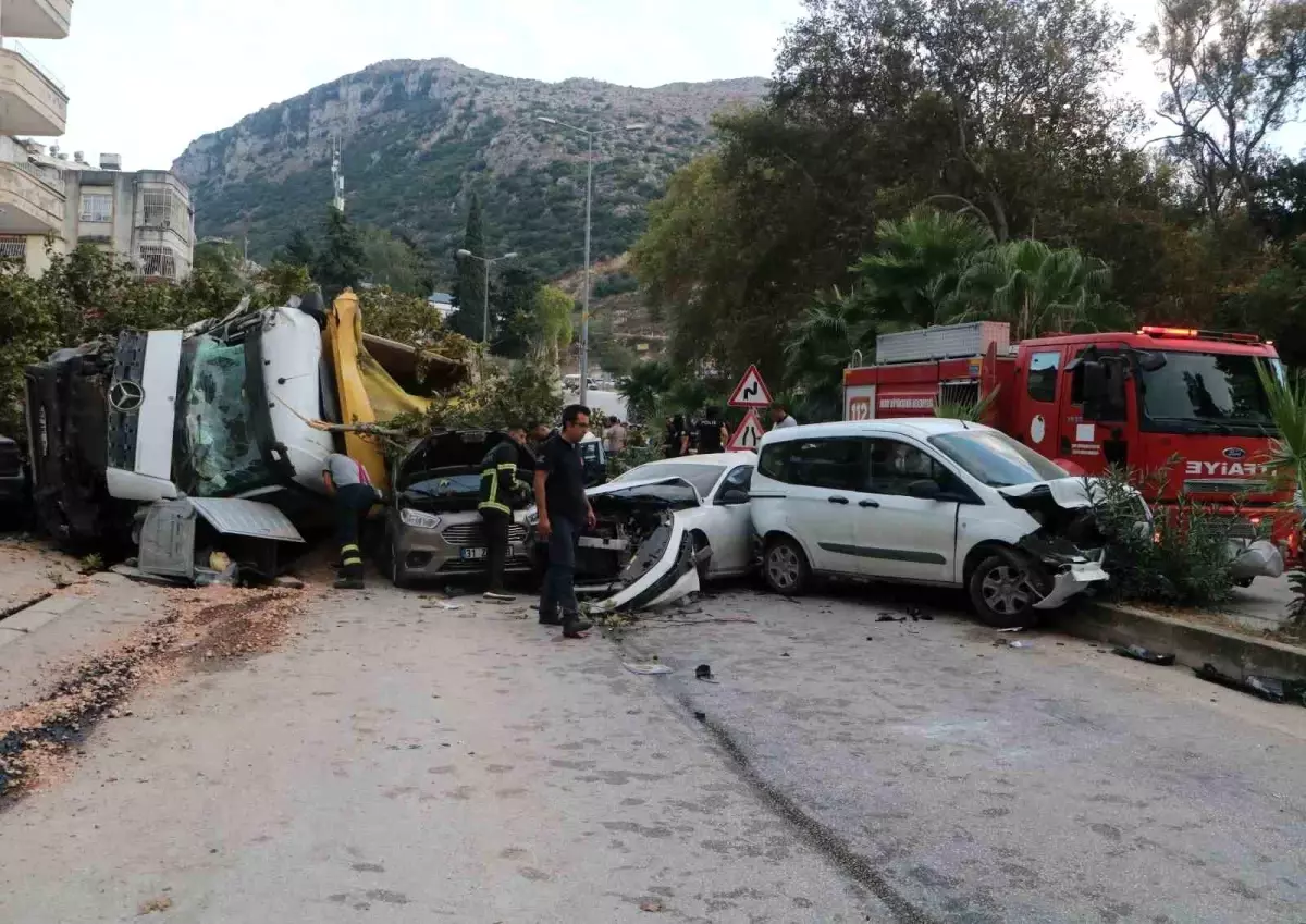 Hatay\'da Kaza: 4 Yaralı