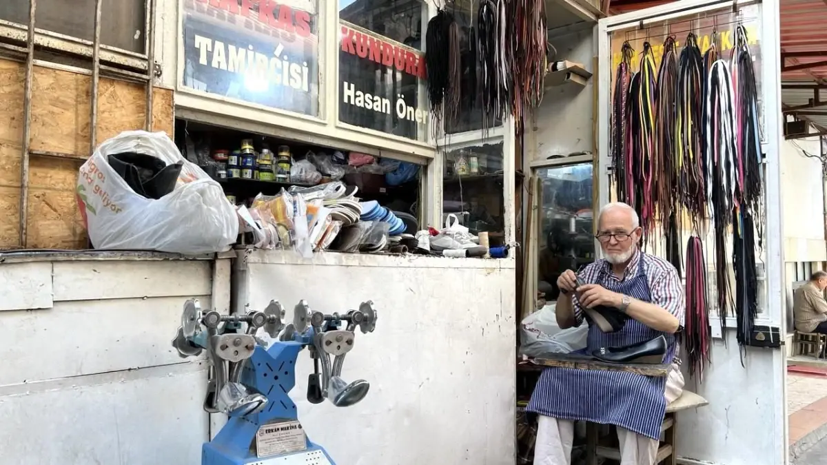 İmamdan Ayakkabı Tamircisi: 45 Yıldır Süren Hizmet