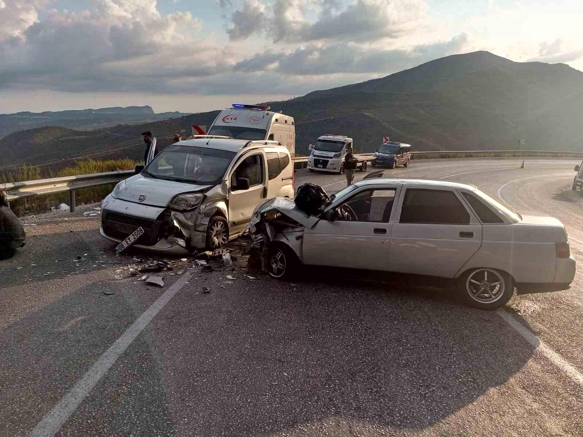 Konya\'da Trafik Kazası: 3 Yaralı