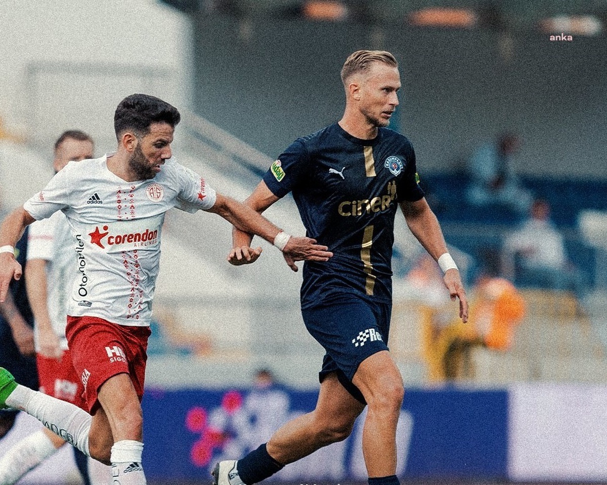 Kasımpaşa ve Antalyaspor 0-0 Berabere Kaldı