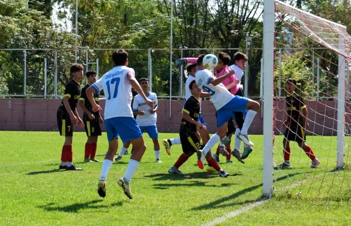 Kemer Belediyespor U16 Takımı, Kunduspor\'u 7-0 ile Geçti