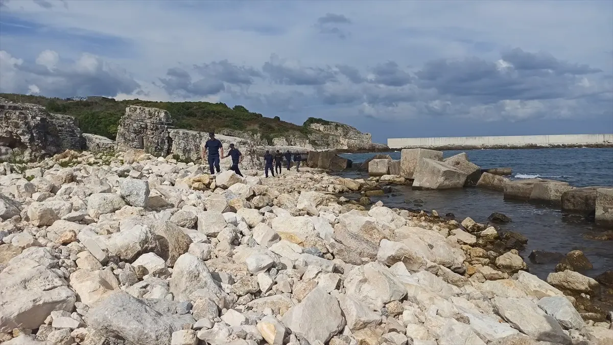 Kandıra\'da Alabora Olan Tekne İçin Arama Başlatıldı