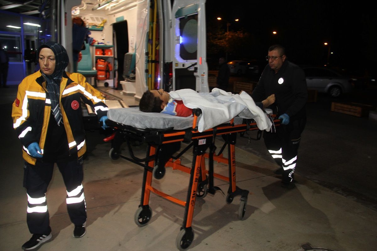 Beyşehir\'de Tarım İşçilerini Taşıyan Minibüs Devrildi