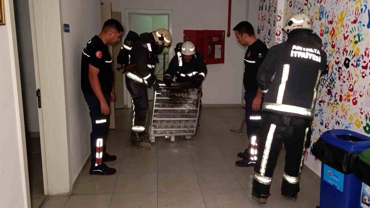 Manavgat Gençlik Merkezi\'nde Yangın Paniği