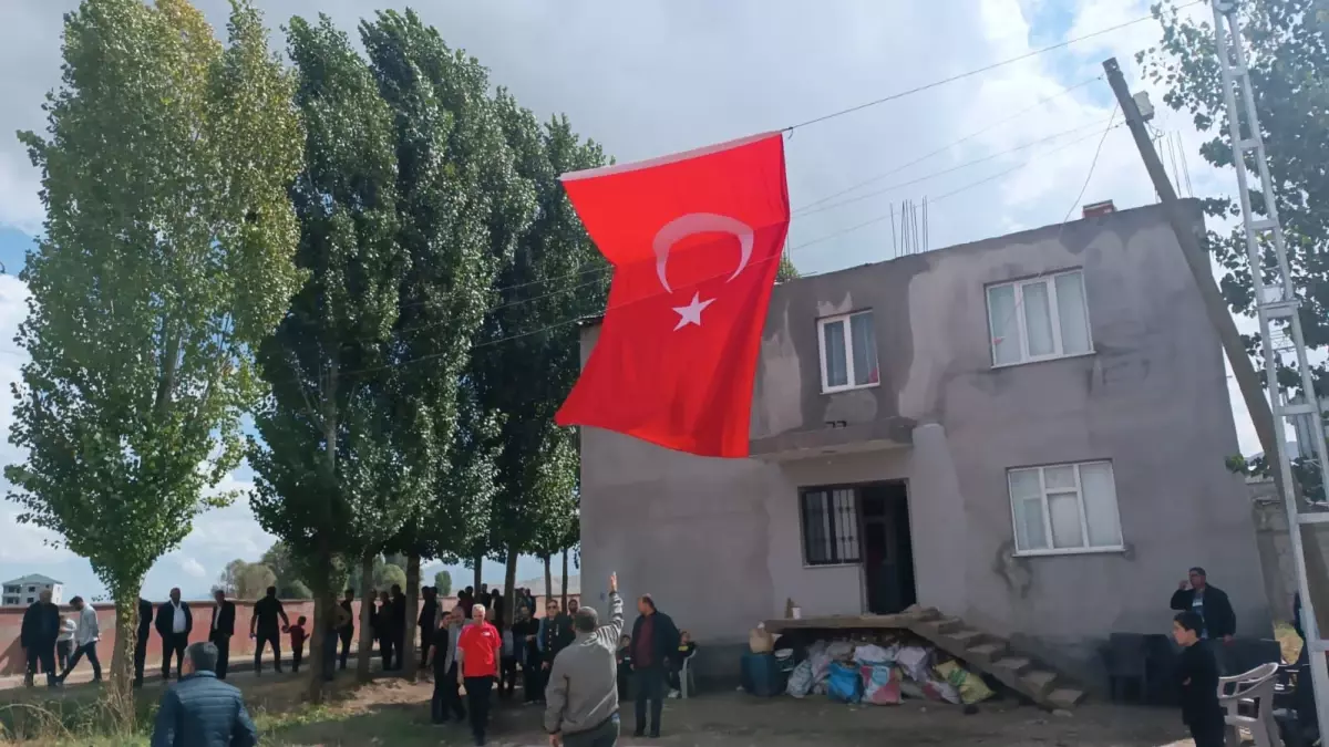 PKK Saldırısında Şehit Düşen Piyade Sözleşmeli Er Maşallah Abakay\'ın Ailesine Acı Haber Ulaştı