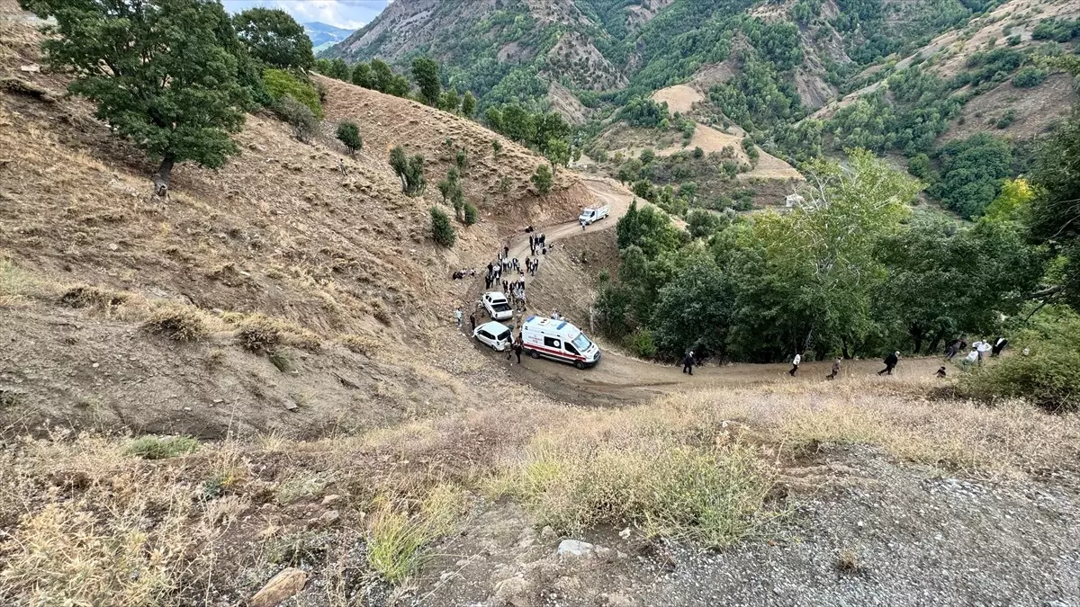 Cenaze törenine gidiyorlardı! Şehidin yakınlarının bulunduğu araç şarampole devrildi