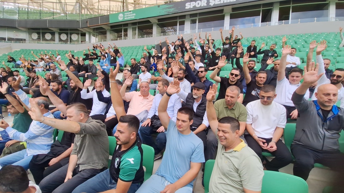 Cumhur Genç Sakaryaspor\'un Yeni Başkanı