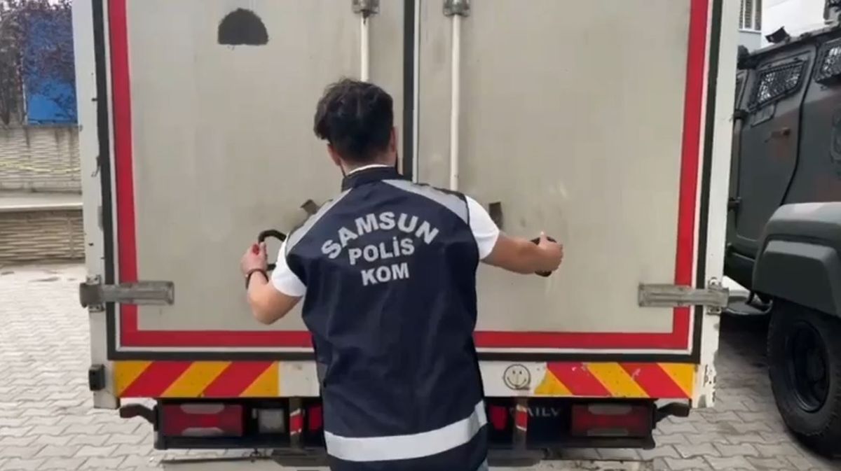 Samsun\'da 2 Bin 40 Litre Etil Alkol Ele Geçirildi