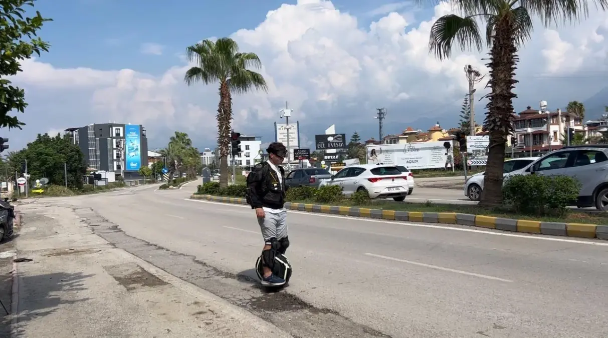 İskenderun\'da Tek Tekerli Scooter Dikkat Çekiyor