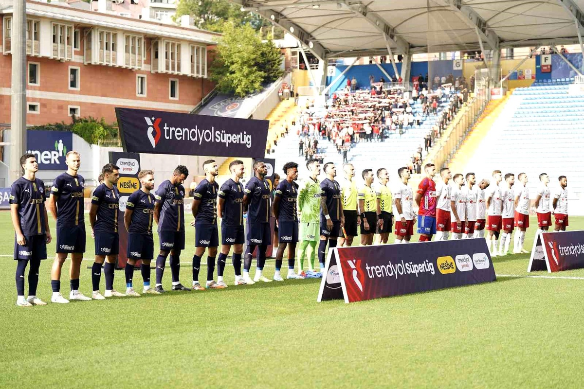 Kasımpaşa - Antalyaspor Maçı Başladı