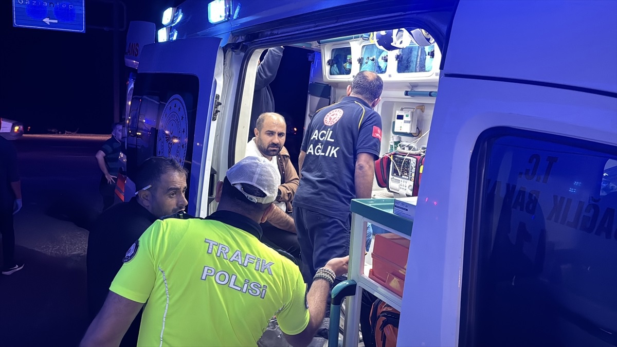 Adıyaman\'da Ticari Araçlar Çarpıştı: 3 Yaralı