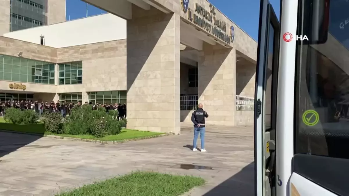 Antalya\'da \'Daltonlar\' Çetesi Operasyonu