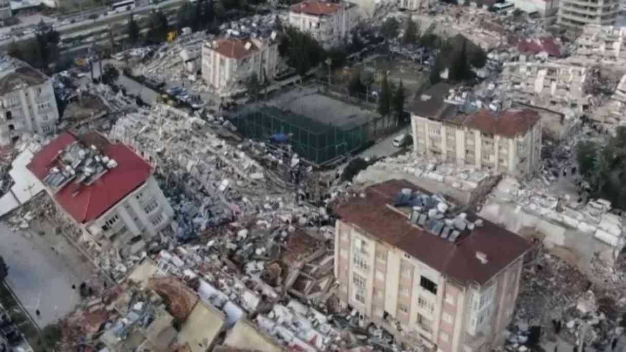 Depremde 526 kişinin ölümüne neden olan siteyle ilgili 7 sanığa dava açıldı