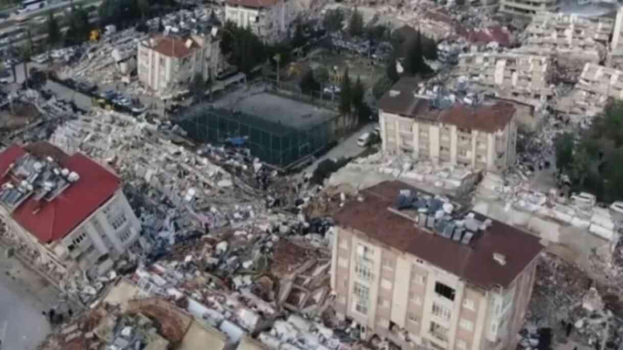 Depremde 526 kişinin ölümüne neden olan siteyle ilgili 7 sanığa dava açıldı