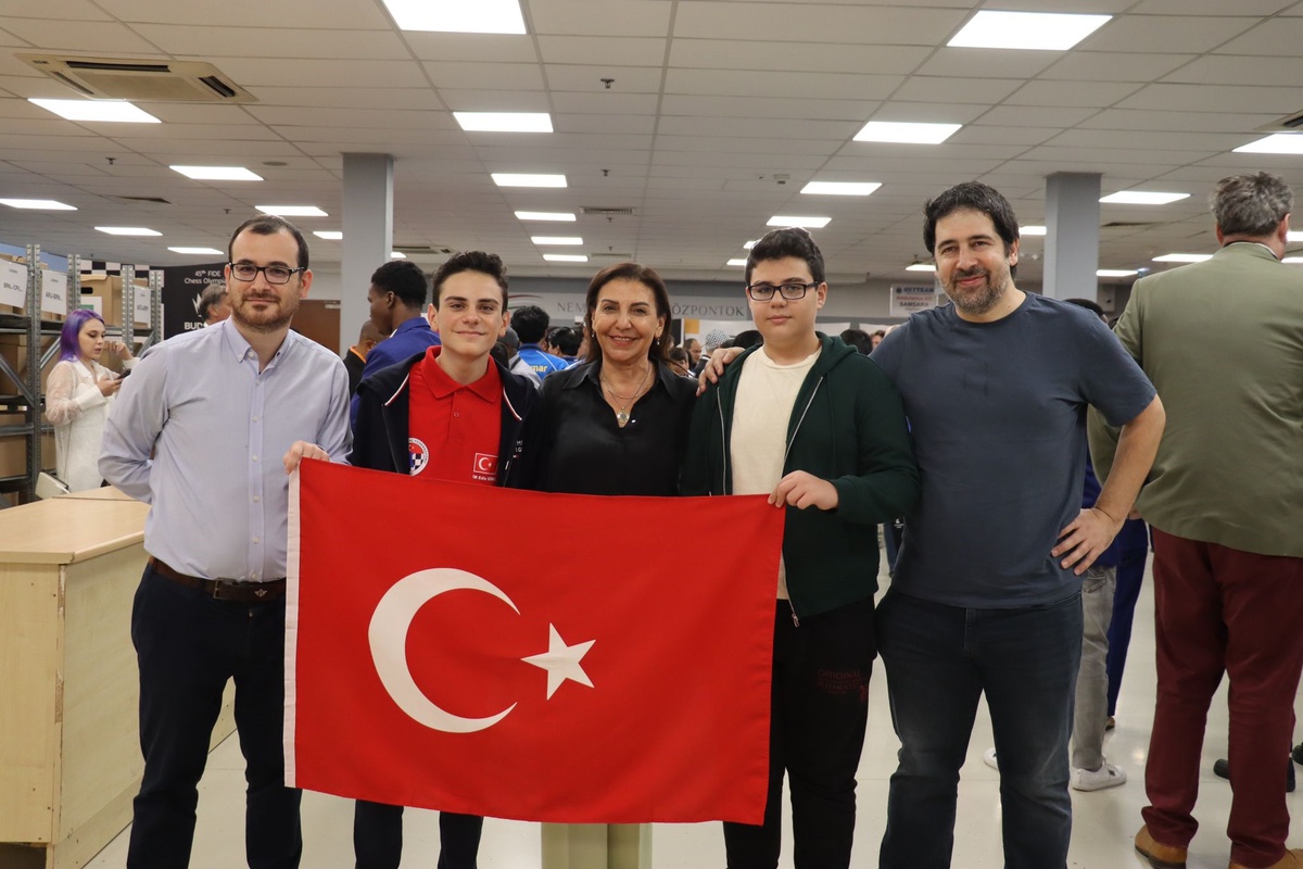 Türk Gençler Satranç Olimpiyatları\'nda Parladı