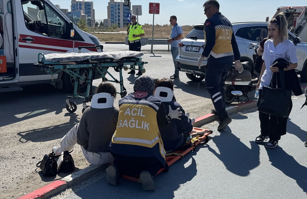 Edirne\'de Motosiklet Devrildi: İki Kadın Yaralı