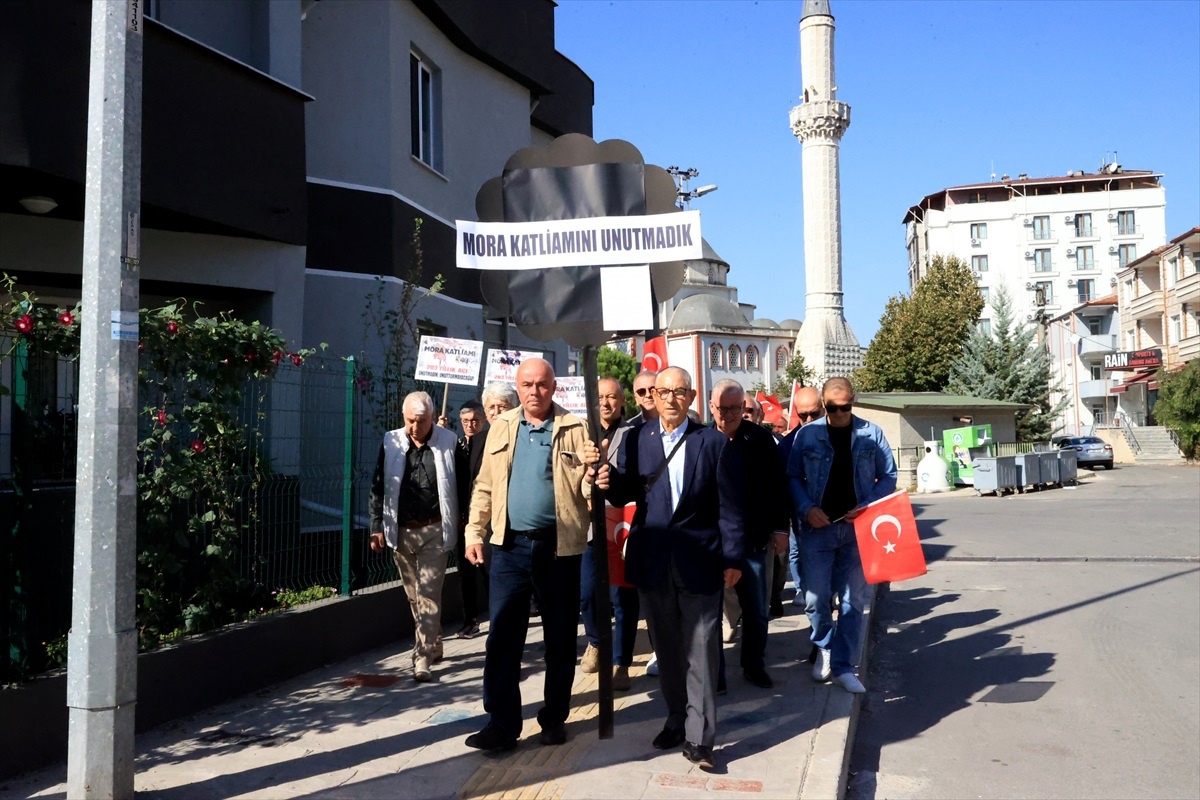 Mora Katliamı\'nın Yıl Dönümünde Edirne Konsolosluğu Önüne Çelenk Bırakıldı