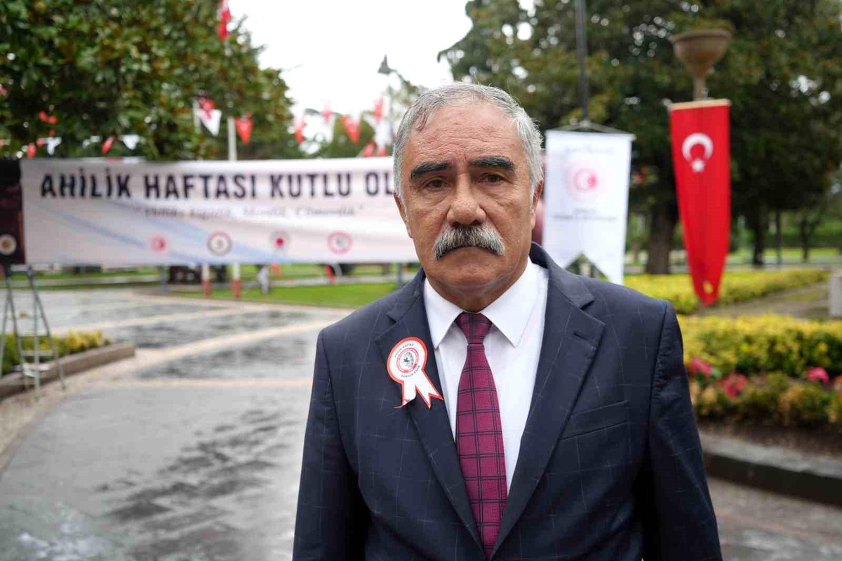 Esnaf Ekmeğe Zam Yaptıklarını Üzülerek Belirtti