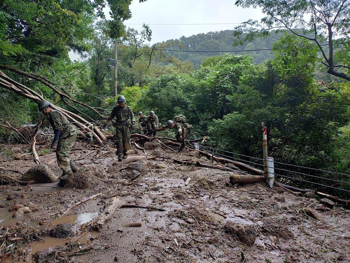 Japonya\'da Sel Felaketi: 6 Ölü, 10 Kayıp