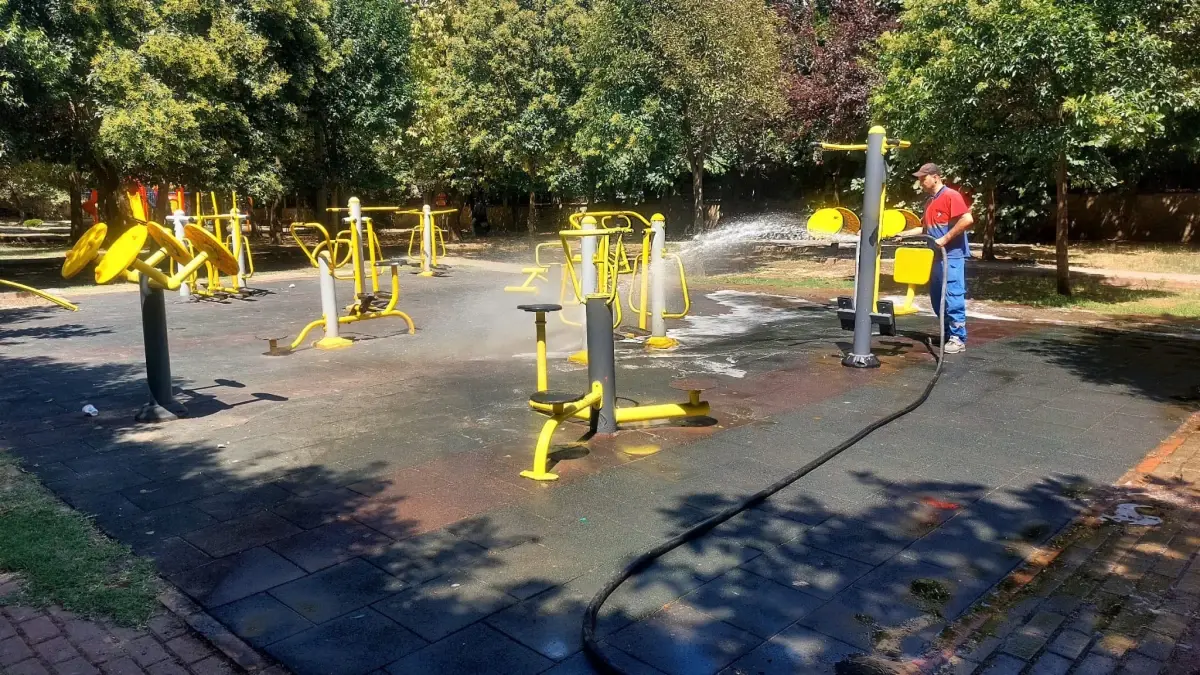 Kağıthane\'de Sokak Yıkama Çalışmaları