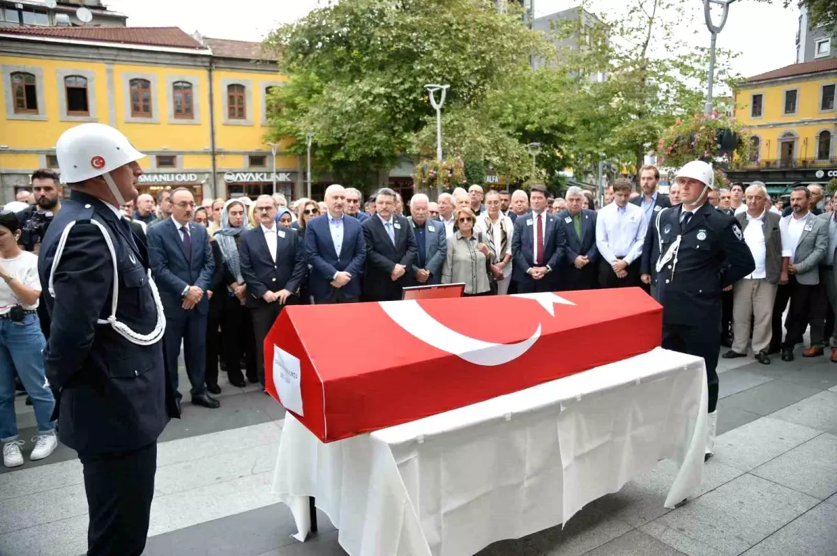 Eski Trabzon Belediye Başkanı Orhan Karakullukçu Son Yolculuğuna Uğurlandı