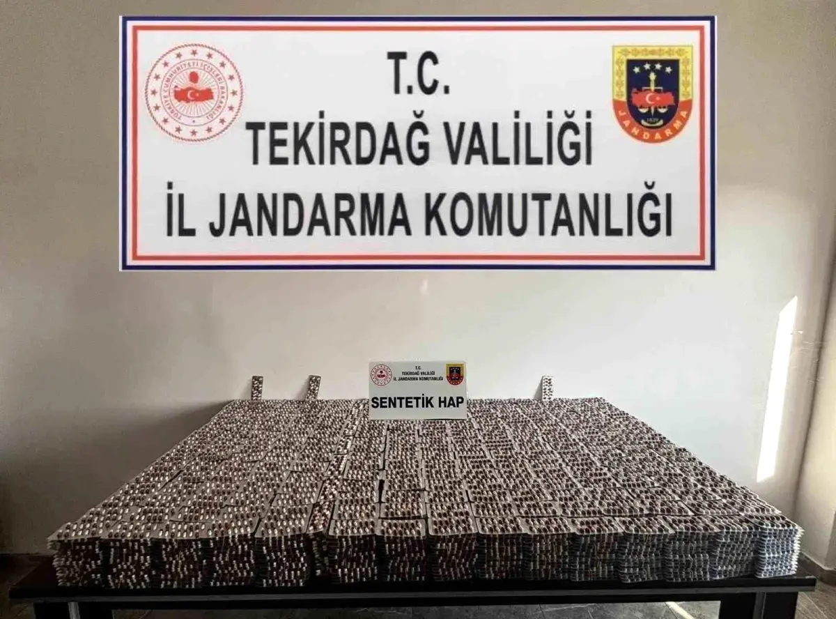 Tekirdağ\'da Terkedilmiş Araçta 55 Bin Sentetik Ecza Ele Geçirildi