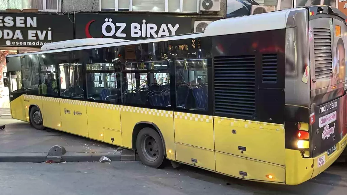 İETT Otobüsü Gelin Mağazasına Girdi