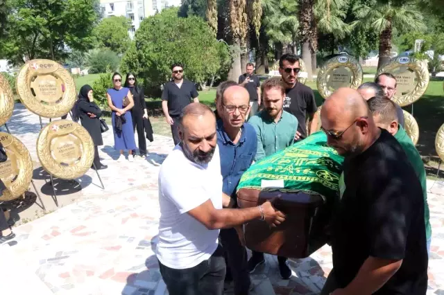 Şarkıcı Metin Arolat İçin İzmir'de Cenaze Töreni Düzenlendi